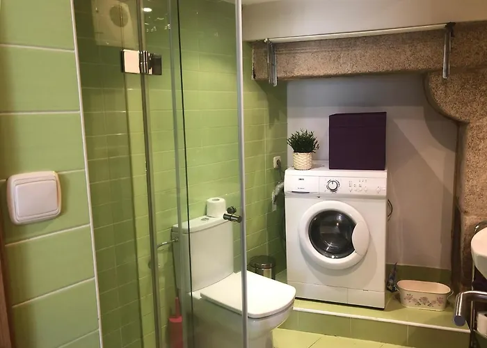 Carmine & Violet Daire Santiago de Compostela